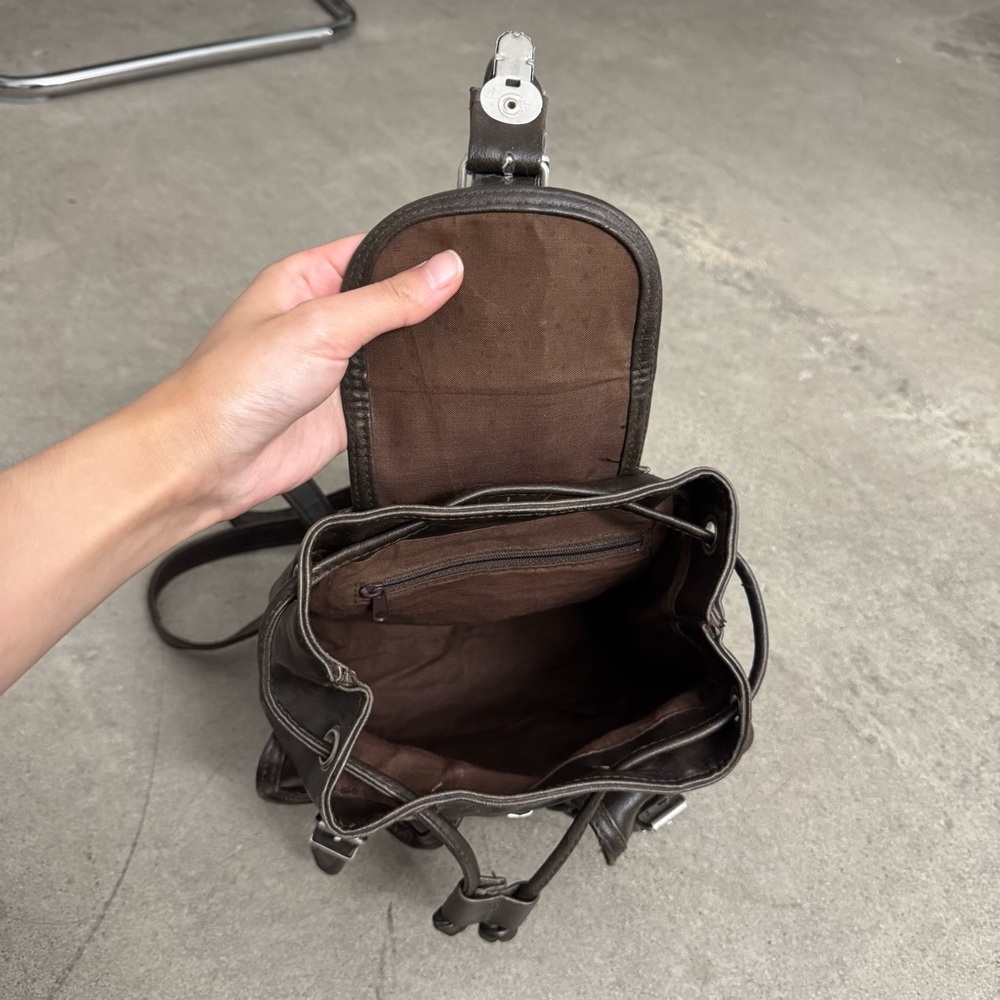 Vintage Leather Backpack - Picture 7 of 9